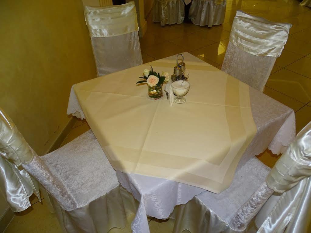 Margerita Hotel Modlnica Kültér fotó