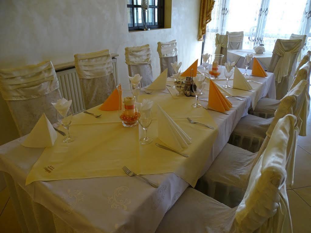 Margerita Hotel Modlnica Kültér fotó